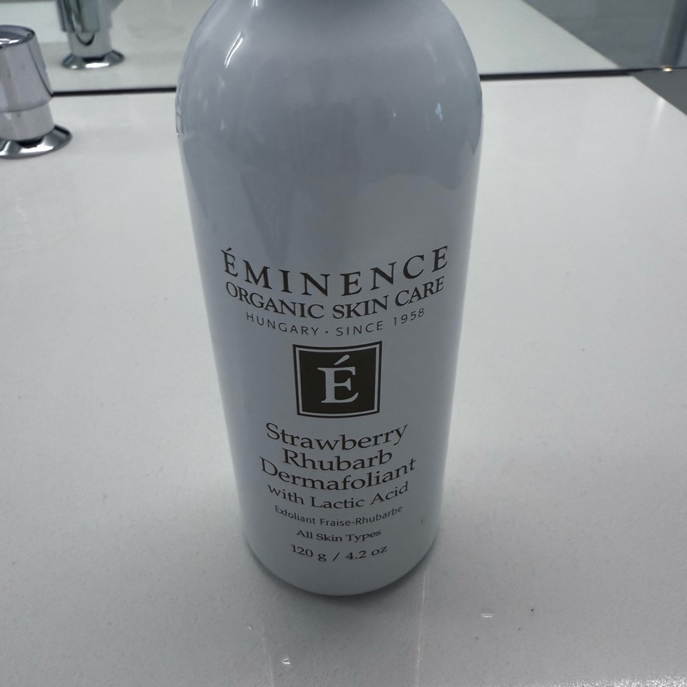 Strawberry Rhubarb Dermafoliant - White